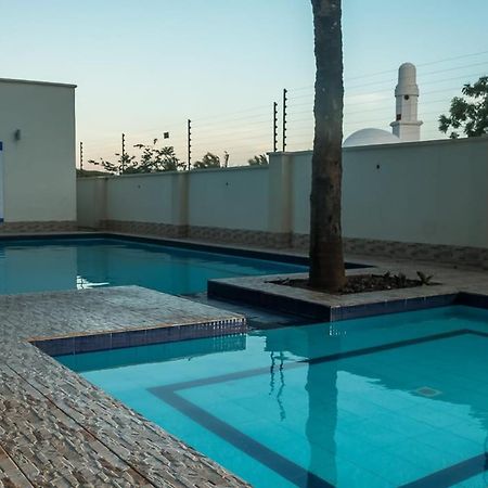 Lux Suites Nyali Luxury Apartments Момбаса Екстериор снимка